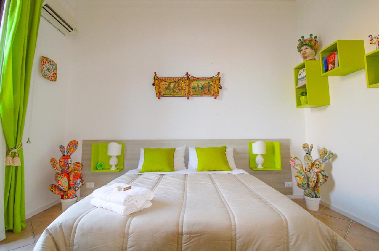 The Palace B&B And Apartments 산토스테파노디카마스트라 외부 사진