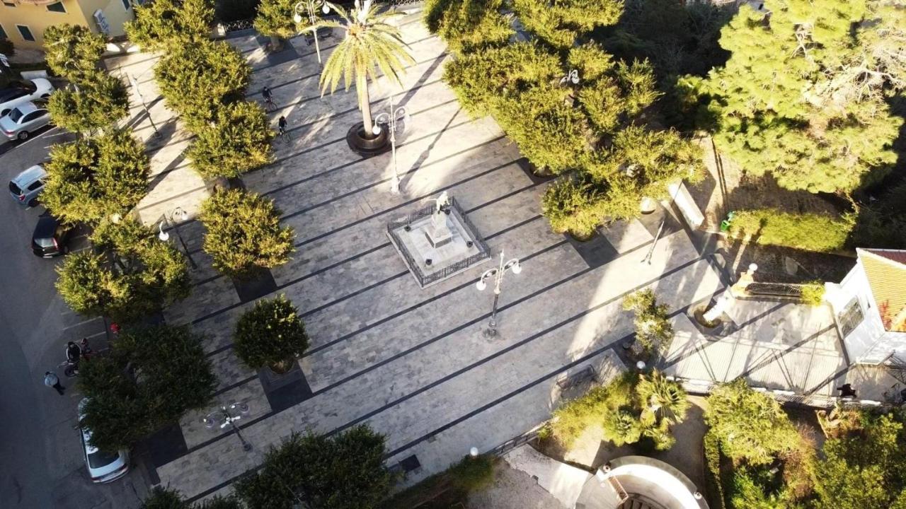 The Palace B&B And Apartments 산토스테파노디카마스트라 외부 사진