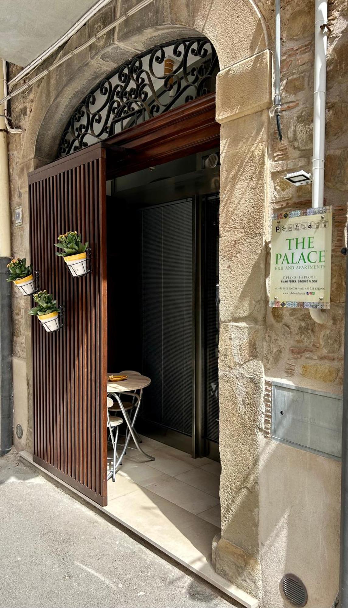 The Palace B&B And Apartments 산토스테파노디카마스트라 외부 사진